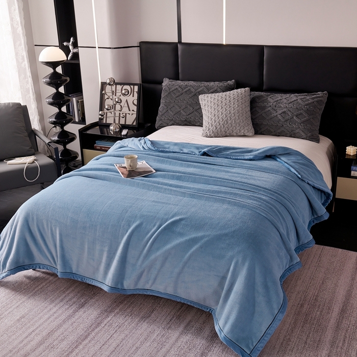 91家纺网 家纺一手货源 找家纺 馨米莱家纺 2025新款全消光牛奶绒毛毯 雾蓝色