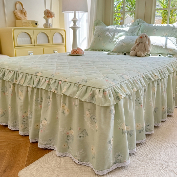 91家纺网 家纺一手货源 找家纺 美达2025全棉蕾丝小花边夹棉单床裙 千羽花信