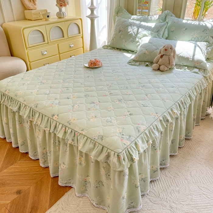 91家纺网 家纺一手货源 找家纺 美达2025全棉蕾丝小花边夹棉单床裙 千羽花信