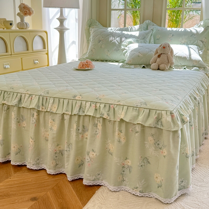 91家纺网 家纺一手货源 找家纺 美达2025全棉蕾丝小花边夹棉单床裙 千羽花信