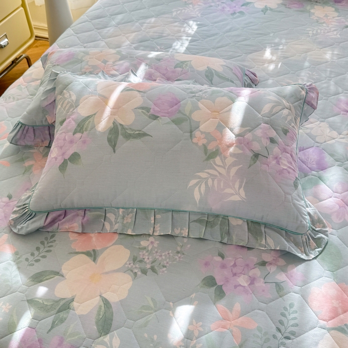 91家纺网 家纺一手货源 找家纺 美达2025全棉蕾丝小花边夹棉单床裙 清风烟雨