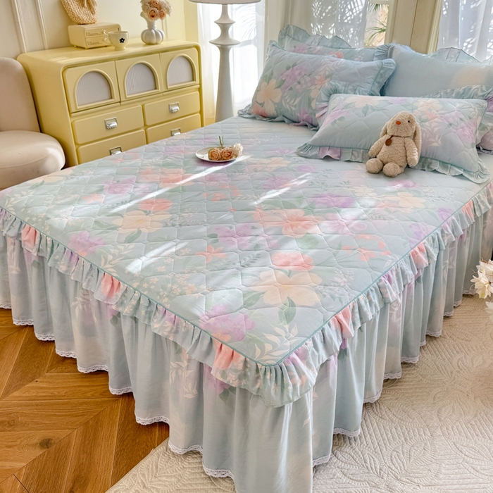 91家纺网 家纺一手货源 找家纺 美达2025全棉蕾丝小花边夹棉单床裙 清风烟雨