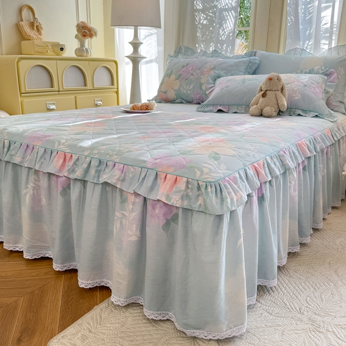 91家纺网 家纺一手货源 找家纺 美达2025全棉蕾丝小花边夹棉单床裙 清风烟雨