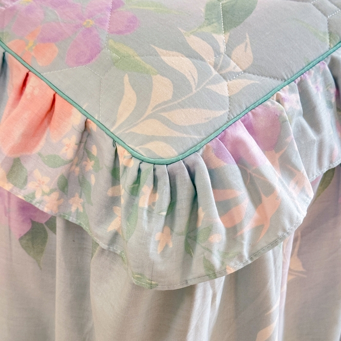 91家纺网 家纺一手货源 找家纺 美达2025全棉蕾丝小花边夹棉单床裙 清风烟雨