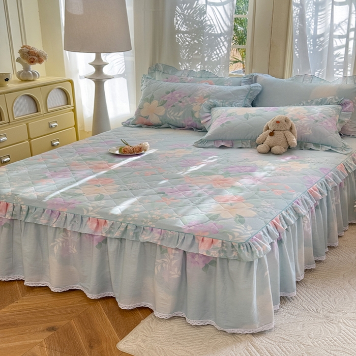 91家纺网 家纺一手货源 找家纺 美达2025全棉蕾丝小花边夹棉单床裙 清风烟雨