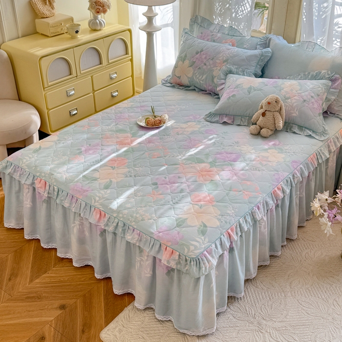 91家纺网 家纺一手货源 找家纺 美达2025全棉蕾丝小花边夹棉单床裙 清风烟雨