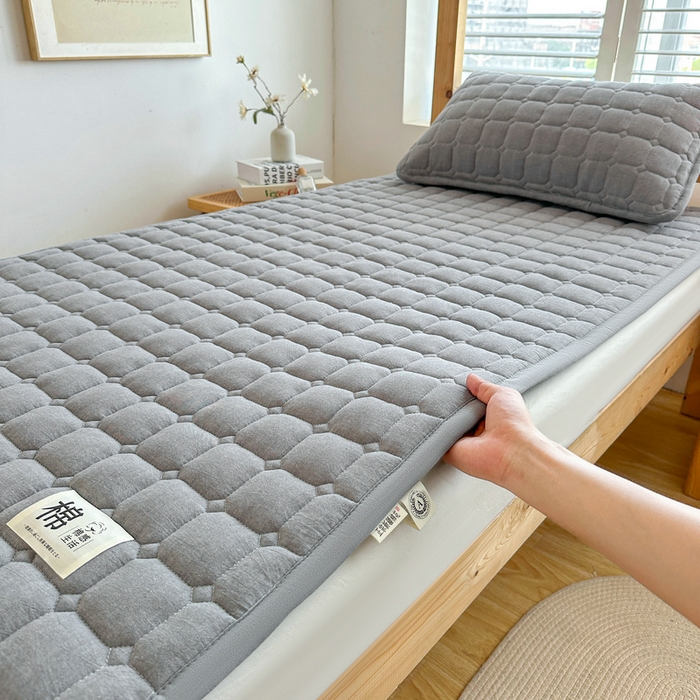 91家纺网 家纺一手货源 找家纺 梵朴 2025新款A类无印风水洗棉夹棉新疆棉花宿舍学生床垫床护垫 深灰