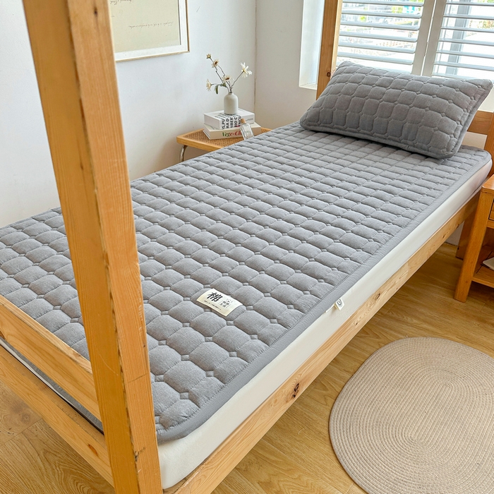 91家纺网 家纺一手货源 找家纺 梵朴 2025新款A类无印风水洗棉夹棉新疆棉花宿舍学生床垫床护垫 深灰