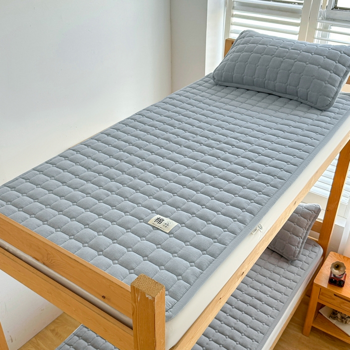 91家纺网 家纺一手货源 找家纺 梵朴 2025新款A类无印风水洗棉夹棉新疆棉花宿舍学生床垫床护垫 深灰