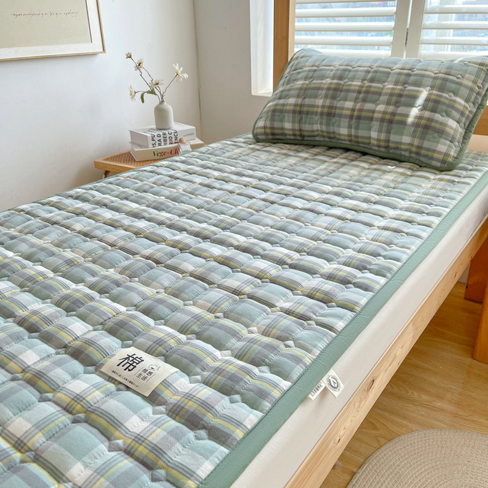 91家纺网 家纺一手货源 找家纺 梵朴 2025新款A类无印风水洗棉夹棉新疆棉花宿舍学生床垫床护垫 简析绿