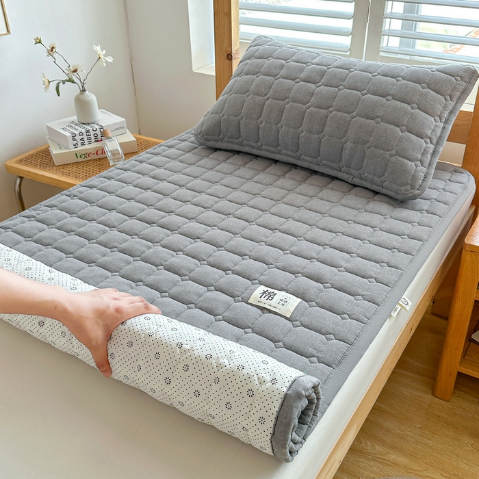 91家纺网 家纺一手货源 找家纺 梵朴 2025新款A类无印风水洗棉夹棉新疆棉花宿舍学生床垫床护垫 深灰