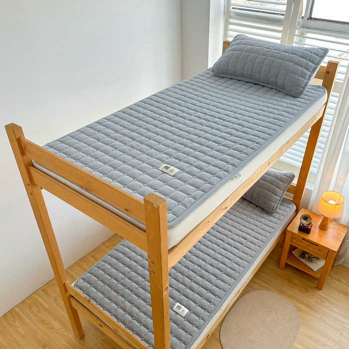 91家纺网 家纺一手货源 找家纺 梵朴 2025新款A类无印风水洗棉夹棉新疆棉花宿舍学生床垫床护垫 深灰