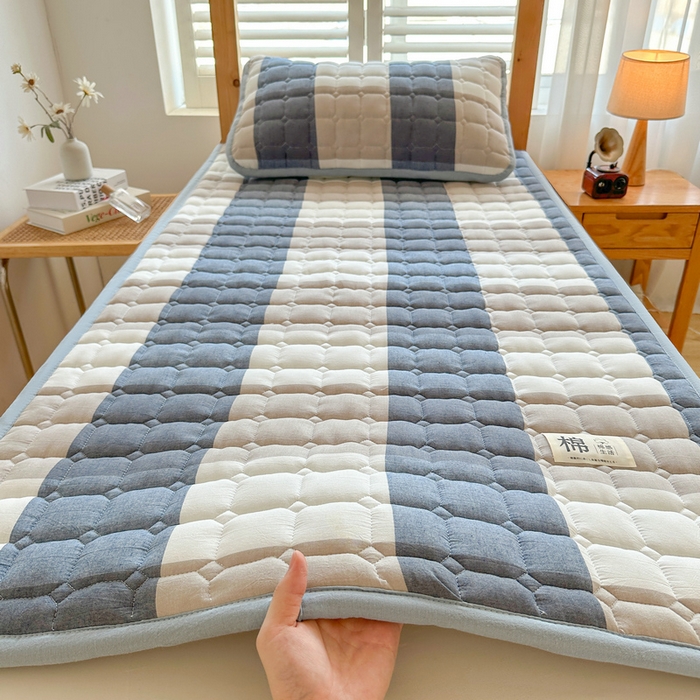 91家纺网 家纺一手货源 找家纺 梵朴 2025新款A类无印风水洗棉夹棉新疆棉花宿舍学生床垫床护垫 蓝绿大格
