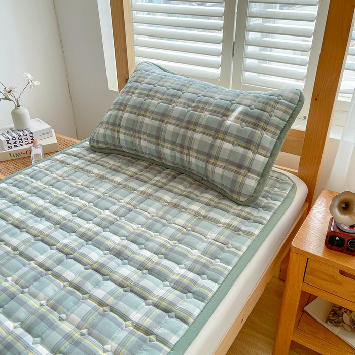 91家纺网 家纺一手货源 找家纺 梵朴 2025新款A类无印风水洗棉夹棉新疆棉花宿舍学生床垫床护垫 简析绿