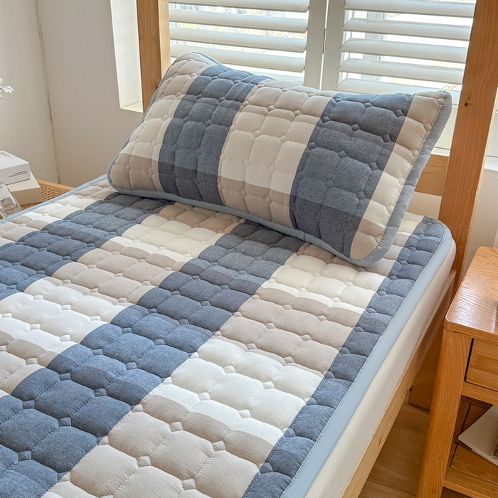 91家纺网 家纺一手货源 找家纺 梵朴 2025新款A类无印风水洗棉夹棉新疆棉花宿舍学生床垫床护垫 蓝绿大格