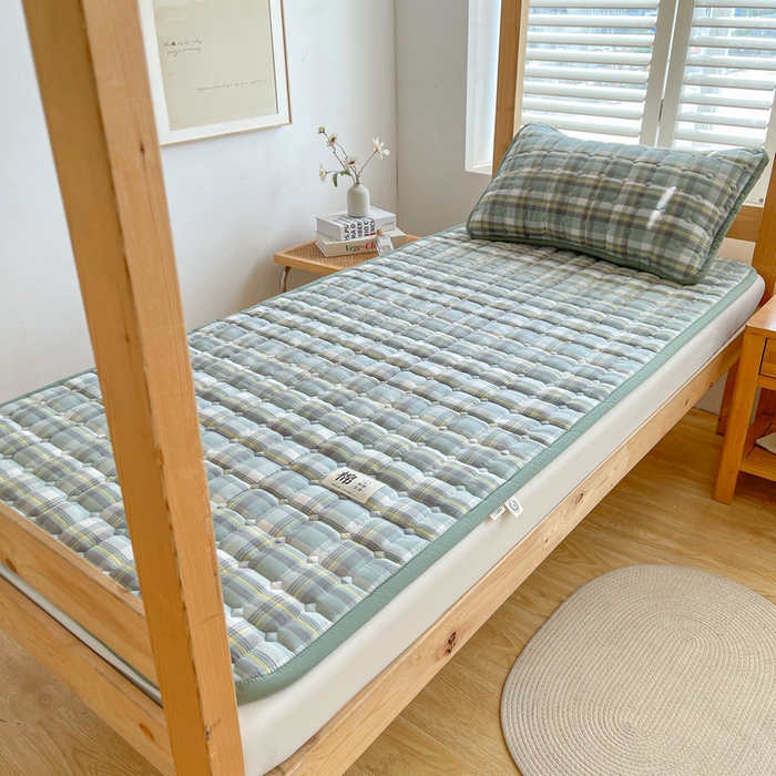 91家纺网 家纺一手货源 找家纺 梵朴 2025新款A类无印风水洗棉夹棉新疆棉花宿舍学生床垫床护垫 简析绿