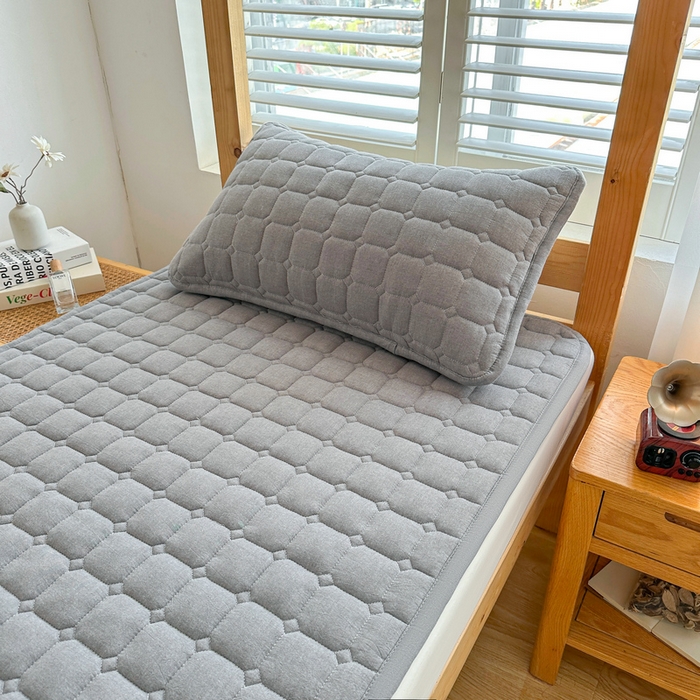 91家纺网 家纺一手货源 找家纺 梵朴 2025新款A类无印风水洗棉夹棉新疆棉花宿舍学生床垫床护垫 深灰