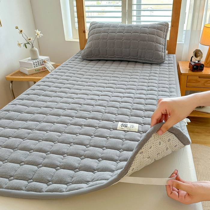 91家纺网 家纺一手货源 找家纺 梵朴 2025新款A类无印风水洗棉夹棉新疆棉花宿舍学生床垫床护垫 深灰