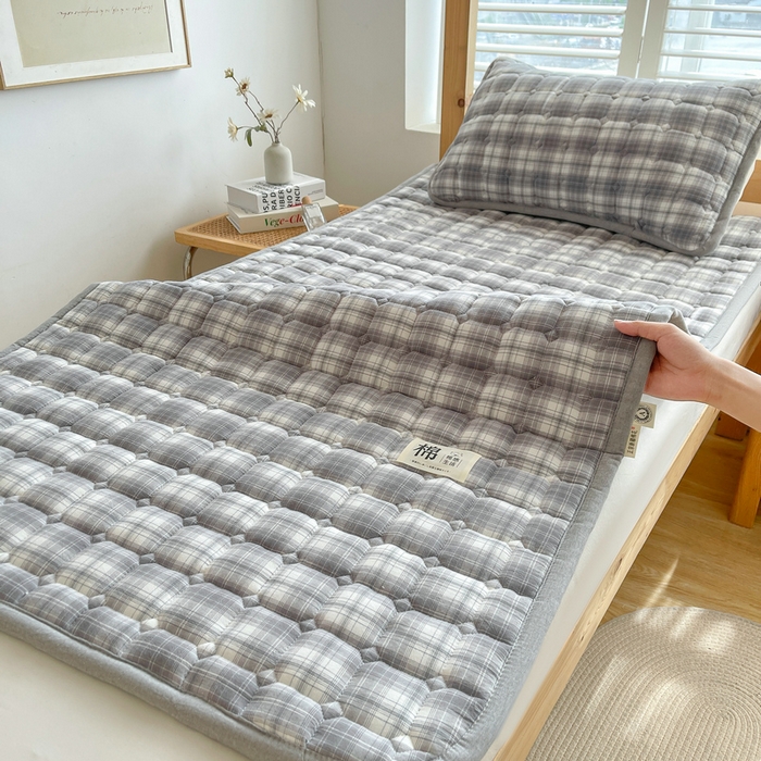 91家纺网 家纺一手货源 找家纺 梵朴 2025新款A类无印风水洗棉夹棉新疆棉花宿舍学生床垫床护垫 洛可可灰