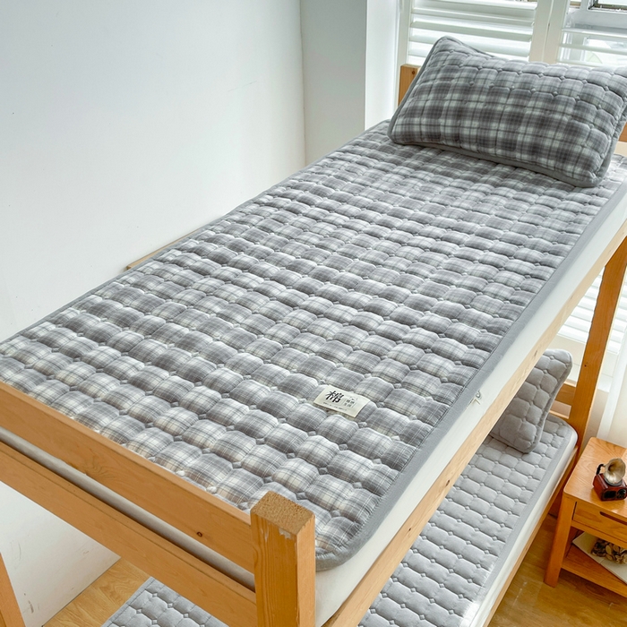 91家纺网 家纺一手货源 找家纺 梵朴 2025新款A类无印风水洗棉夹棉新疆棉花宿舍学生床垫床护垫 浅灰