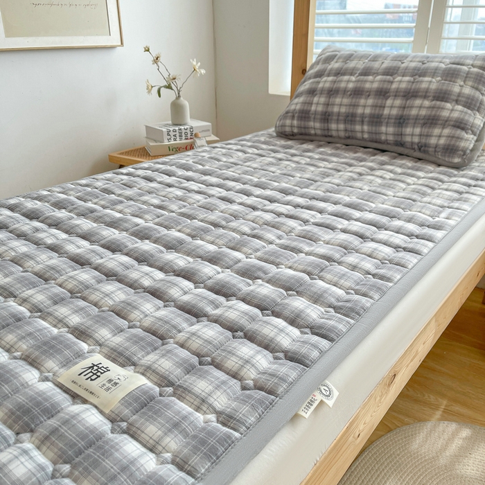 91家纺网 家纺一手货源 找家纺 梵朴 2025新款A类无印风水洗棉夹棉新疆棉花宿舍学生床垫床护垫 洛可可灰