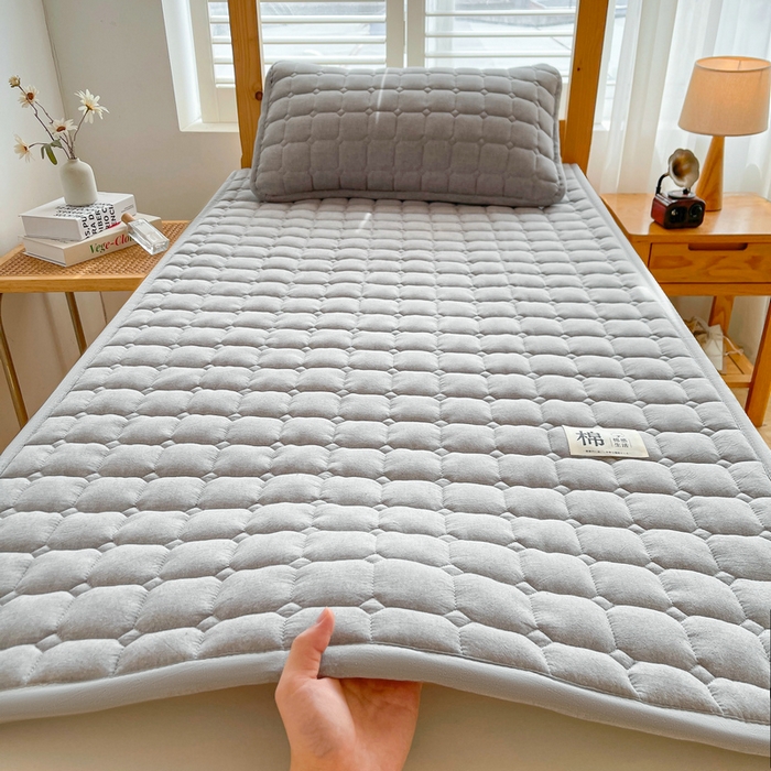 91家纺网 家纺一手货源 找家纺 梵朴 2025新款A类无印风水洗棉夹棉新疆棉花宿舍学生床垫床护垫 浅灰