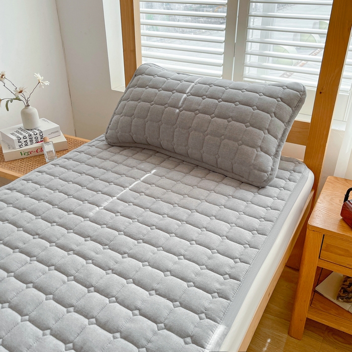 91家纺网 家纺一手货源 找家纺 梵朴 2025新款A类无印风水洗棉夹棉新疆棉花宿舍学生床垫床护垫 浅灰