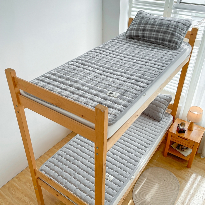 91家纺网 家纺一手货源 找家纺 梵朴 2025新款A类无印风水洗棉夹棉新疆棉花宿舍学生床垫床护垫 浅灰