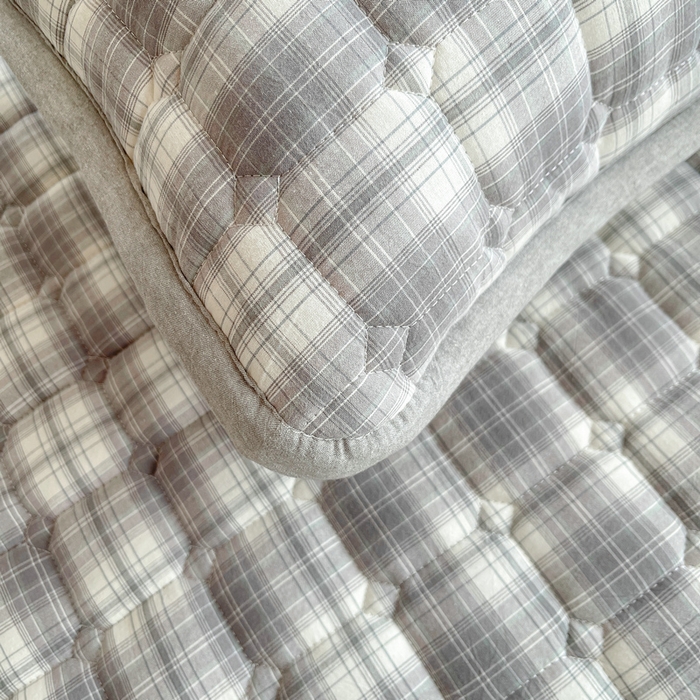 91家纺网 家纺一手货源 找家纺 梵朴 2025新款A类无印风水洗棉夹棉新疆棉花宿舍学生床垫床护垫 洛可可灰