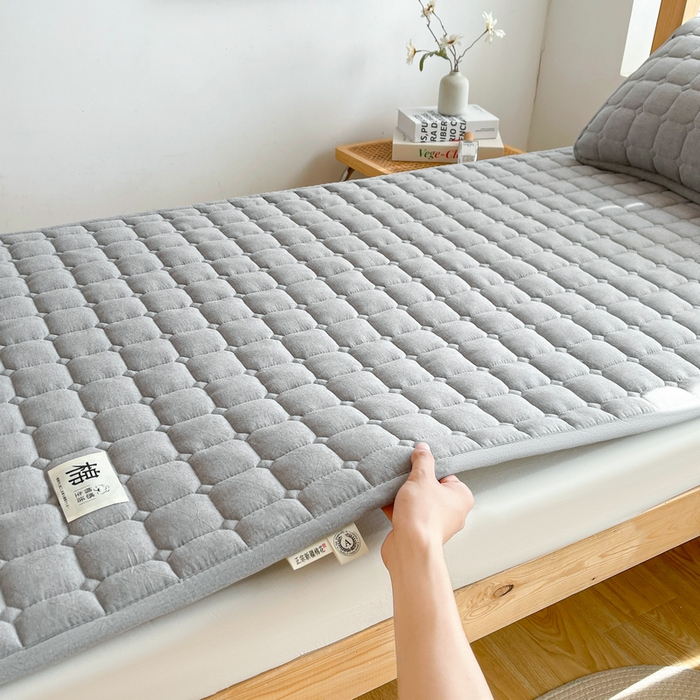 91家纺网 家纺一手货源 找家纺 梵朴 2025新款A类无印风水洗棉夹棉新疆棉花宿舍学生床垫床护垫 浅灰