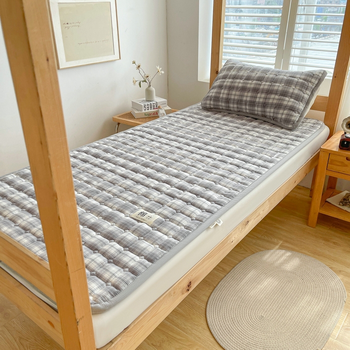 91家纺网 家纺一手货源 找家纺 梵朴 2025新款A类无印风水洗棉夹棉新疆棉花宿舍学生床垫床护垫 洛可可灰