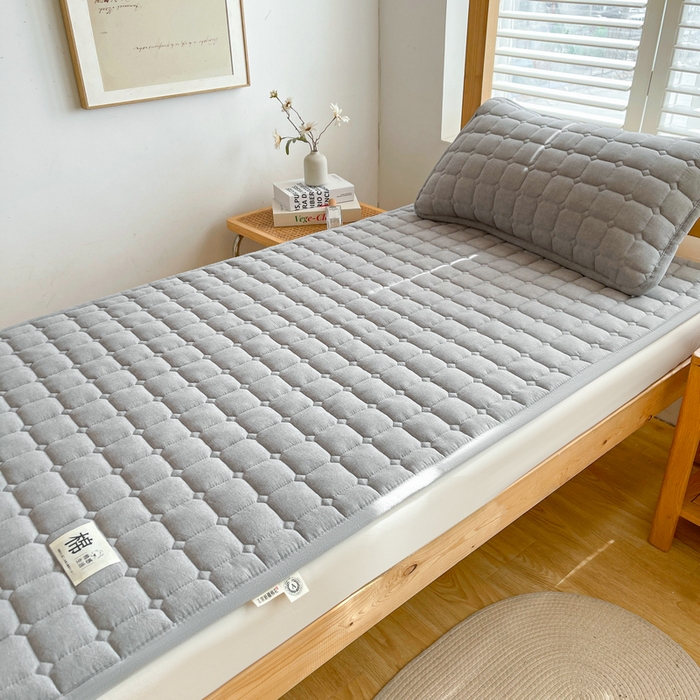 91家纺网 家纺一手货源 找家纺 梵朴 2025新款A类无印风水洗棉夹棉新疆棉花宿舍学生床垫床护垫 浅灰