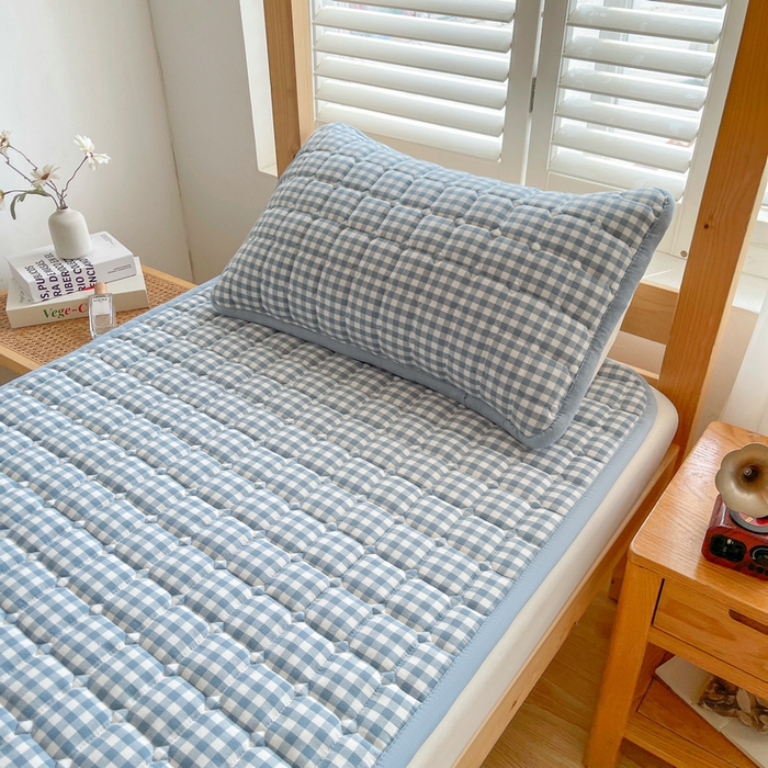 91家纺网 家纺一手货源 找家纺 梵朴 2025新款A类无印风水洗棉夹棉新疆棉花宿舍学生床垫床护垫 蓝小格