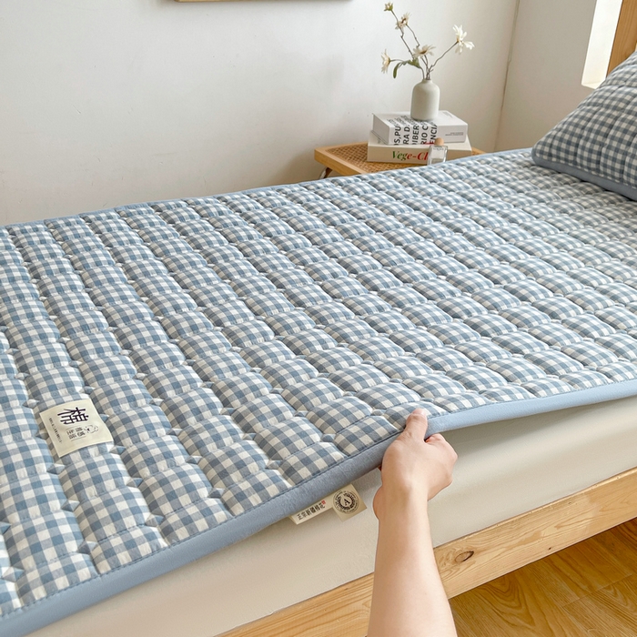 91家纺网 家纺一手货源 找家纺 梵朴 2025新款A类无印风水洗棉夹棉新疆棉花宿舍学生床垫床护垫 蓝小格