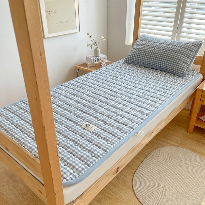 91家纺网 家纺一手货源 找家纺 梵朴 2025新款A类无印风水洗棉夹棉新疆棉花宿舍学生床垫床护垫 蓝小格