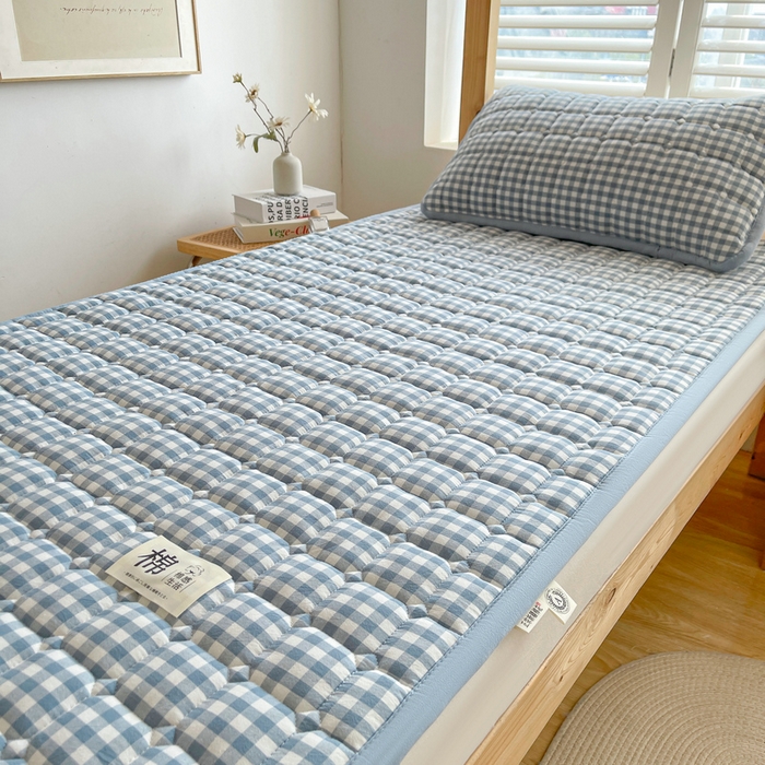 91家纺网 家纺一手货源 找家纺 梵朴 2025新款A类无印风水洗棉夹棉新疆棉花宿舍学生床垫床护垫 蓝小格