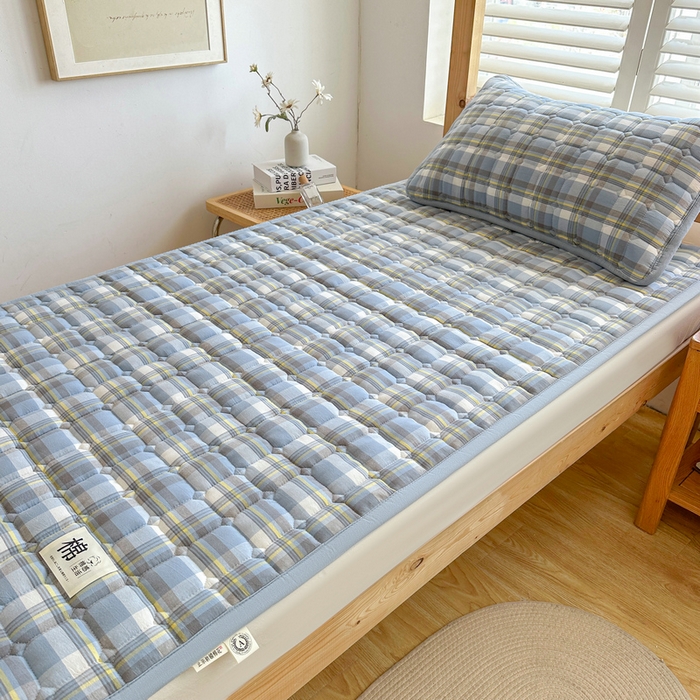 91家纺网 家纺一手货源 找家纺 梵朴 2025新款A类无印风水洗棉夹棉新疆棉花宿舍学生床垫床护垫 简析蓝