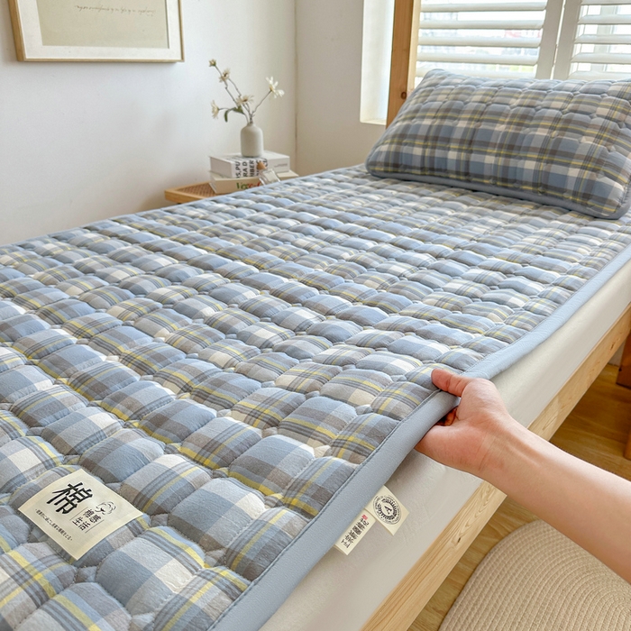 91家纺网 家纺一手货源 找家纺 梵朴 2025新款A类无印风水洗棉夹棉新疆棉花宿舍学生床垫床护垫 简析蓝