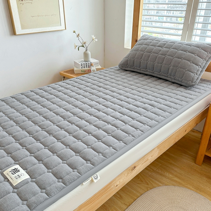 91家纺网 家纺一手货源 找家纺 梵朴 2025新款A类无印风水洗棉夹棉新疆棉花宿舍学生床垫床护垫 深灰