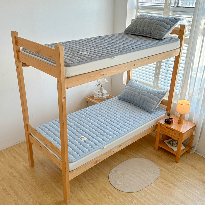 91家纺网 家纺一手货源 找家纺 梵朴 2025新款A类无印风水洗棉夹棉新疆棉花宿舍学生床垫床护垫 天空蓝