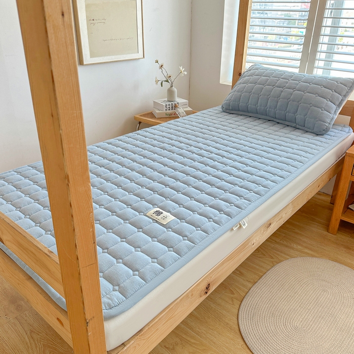 91家纺网 家纺一手货源 找家纺 梵朴 2025新款A类无印风水洗棉夹棉新疆棉花宿舍学生床垫床护垫 天空蓝