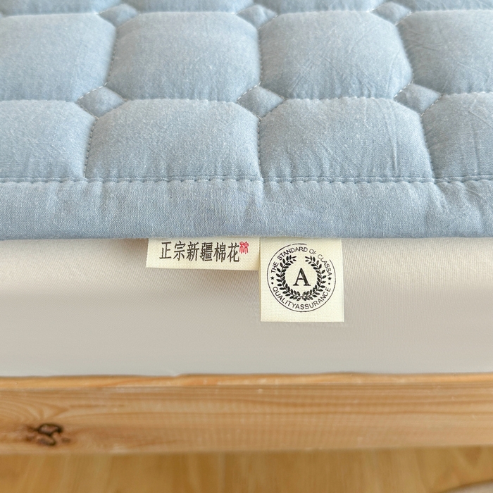 91家纺网 家纺一手货源 找家纺 梵朴 2025新款A类无印风水洗棉夹棉新疆棉花宿舍学生床垫床护垫 天空蓝