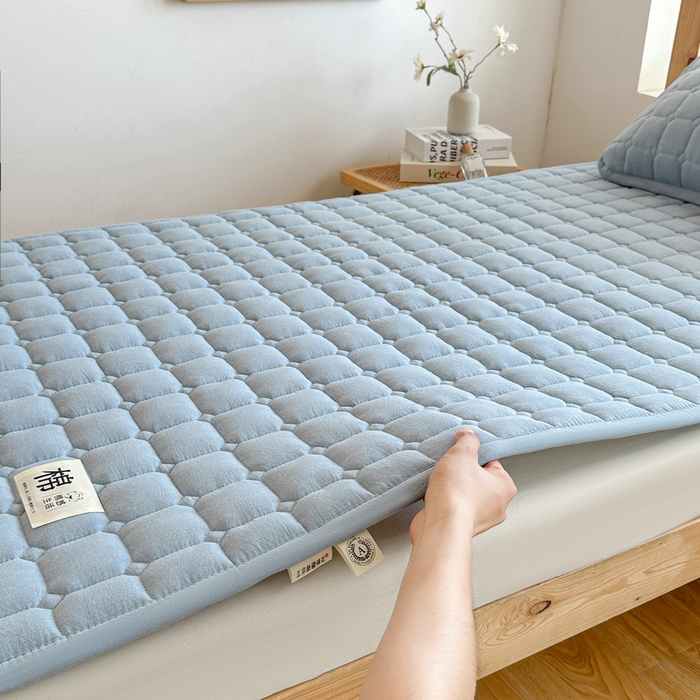 91家纺网 家纺一手货源 找家纺 梵朴 2025新款A类无印风水洗棉夹棉新疆棉花宿舍学生床垫床护垫 天空蓝