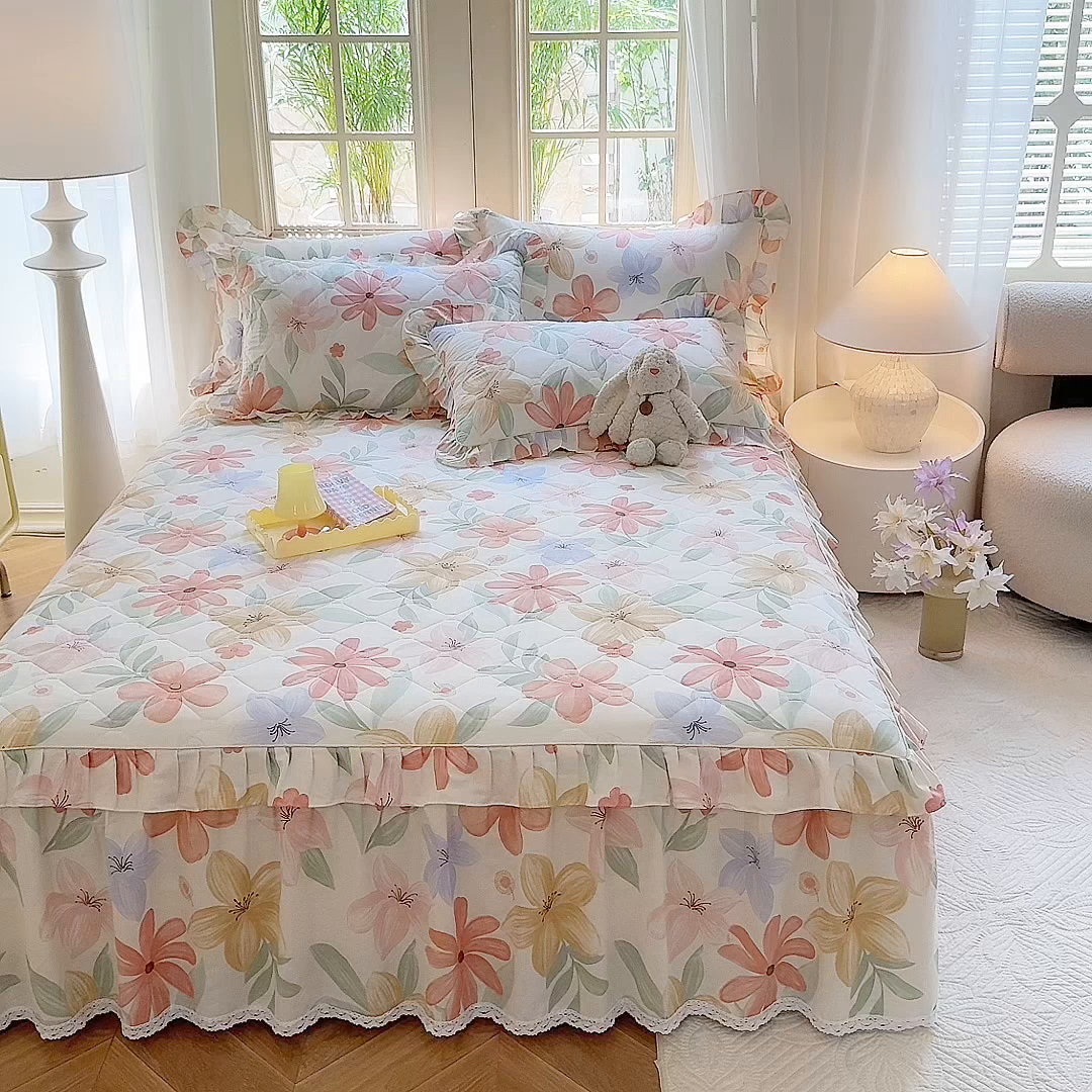 91家纺网 家纺一手货源 找家纺 美达2025全棉蕾丝小花边夹棉单床裙 云裳花谷