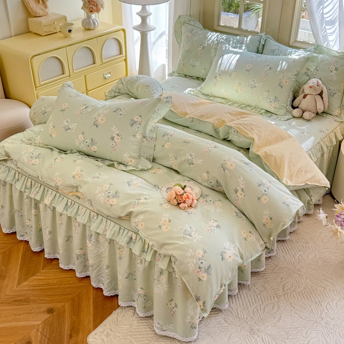 91家纺网 家纺一手货源 找家纺 美达家纺2025全棉蕾丝小花边夹棉床裙四件套 千羽花信