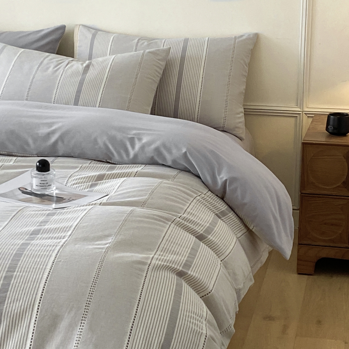 91家纺网 家纺一手货源 找家纺 ab家纺 2025新款全棉色织提花四件套 瑞拉-浅灰