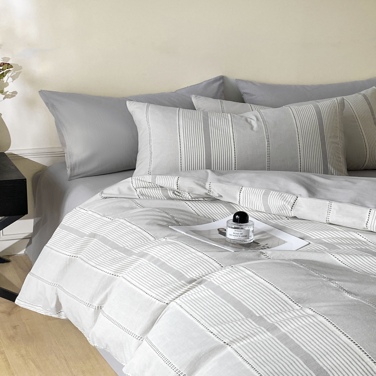 91家纺网 家纺一手货源 找家纺 ab家纺 2025新款全棉色织提花四件套 瑞拉-浅灰