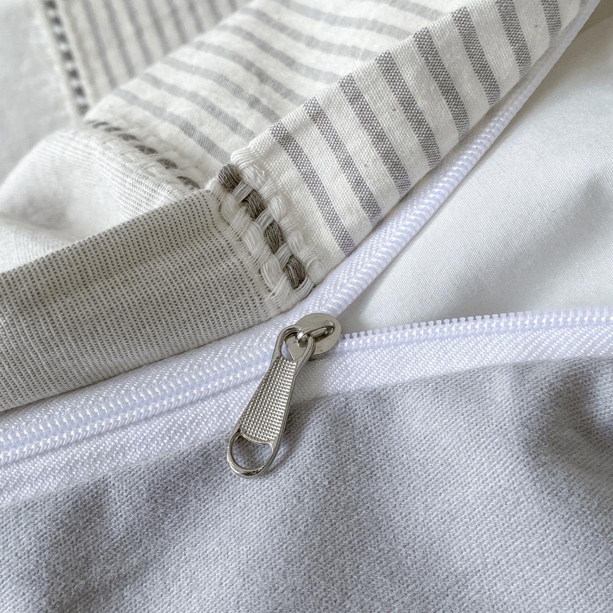 91家纺网 家纺一手货源 找家纺 ab家纺 2025新款全棉色织提花四件套 瑞拉-浅灰