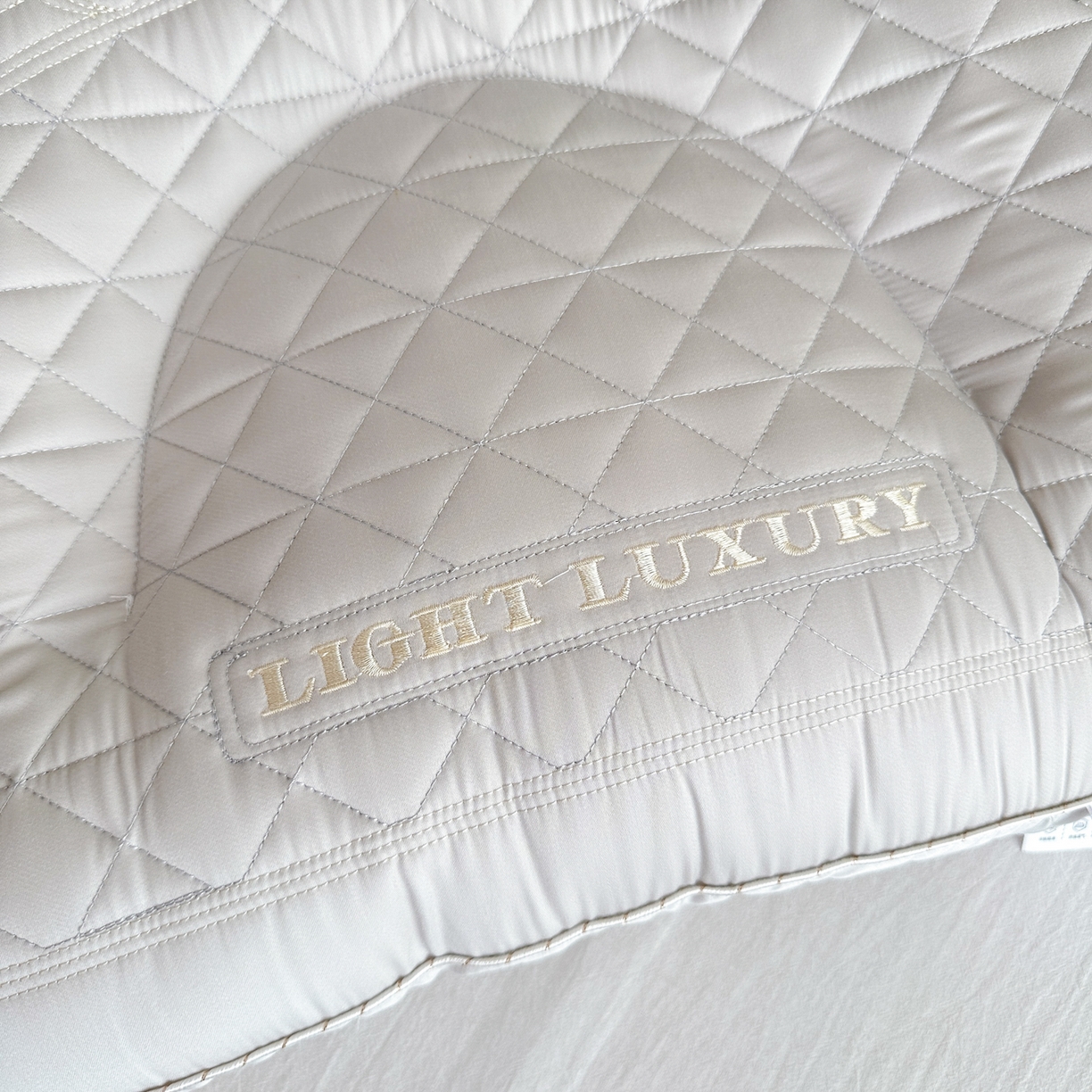 91家纺网 家纺一手货源 找家纺 （总）万聚凯枕芯 2025新款羽丝绒蛋白枕头家用护颈椎助睡眠枕芯成人学生宿舍记忆枕枕头