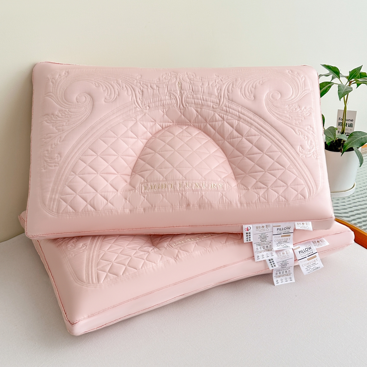 91家纺网 家纺一手货源 找家纺 橘夏家纺 2025新款蚕丝蛋白枕头家用护颈椎助睡眠枕芯成人学生宿舍记忆枕枕头 粉色 48x74+4cm/只